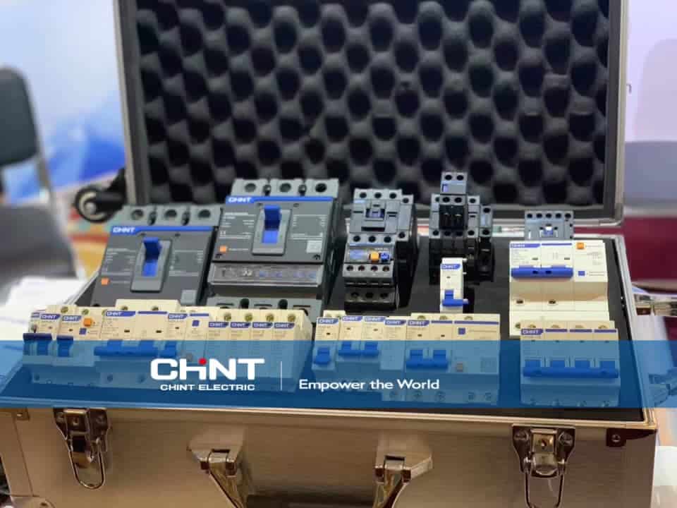 Molded Case Circuit Breaker vs Circuit-Breaker