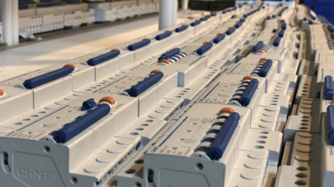Circuit Breaker – Working Principle, Types and Safety Tips