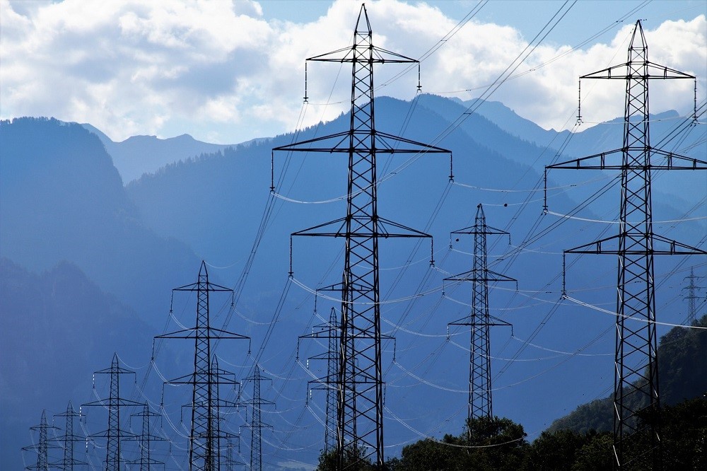 electrical insulators guide blogpost feature-banner 20210427