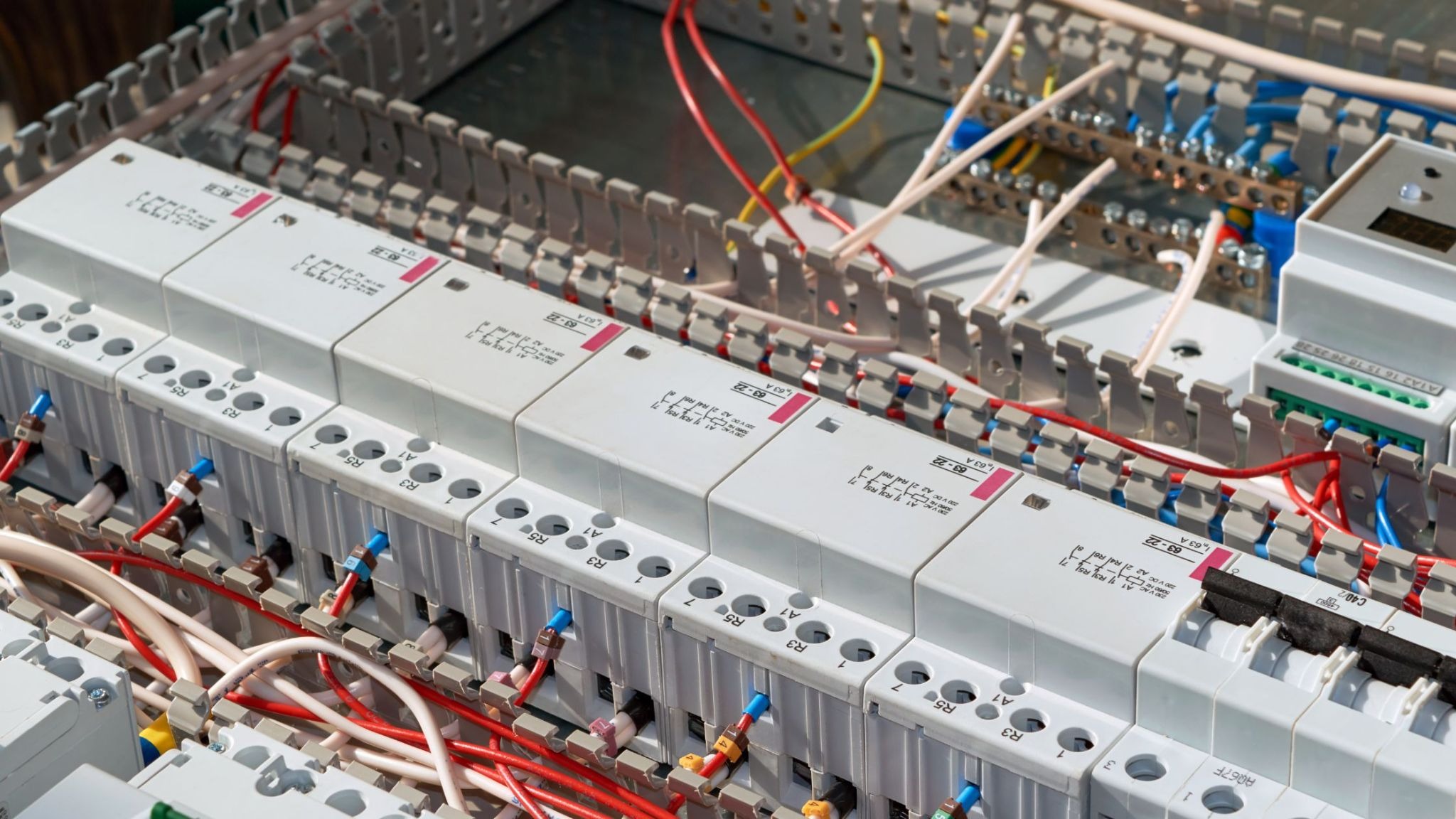 MCCB modular accessories installation