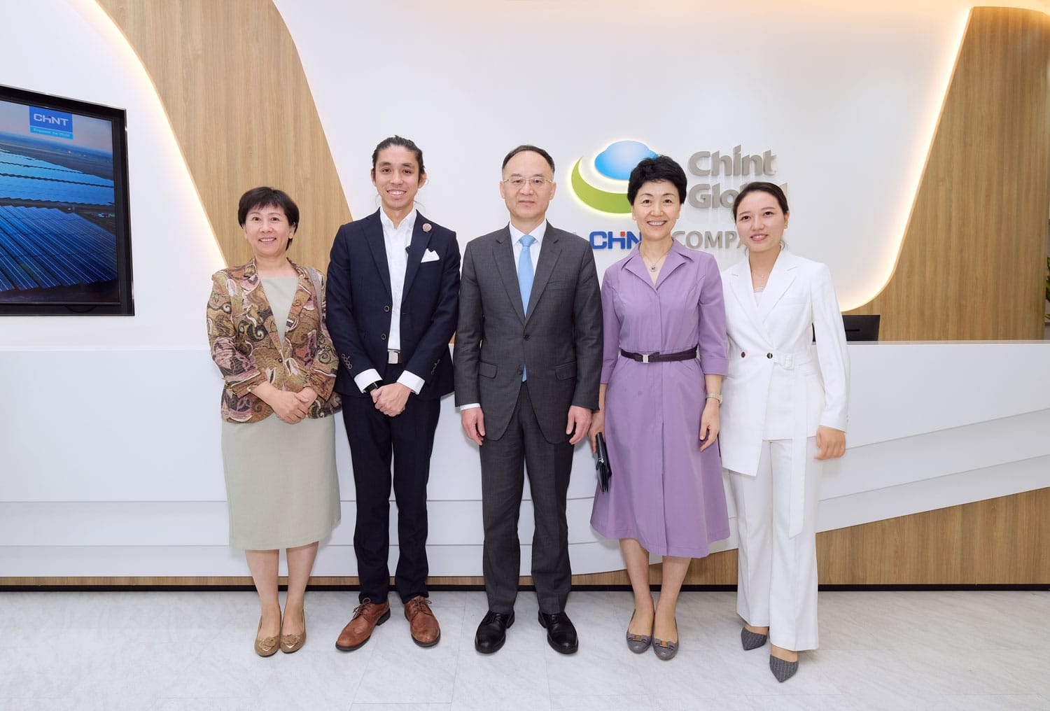 Nong-Rong-visit-to-CHINT-Global-APAC-Office