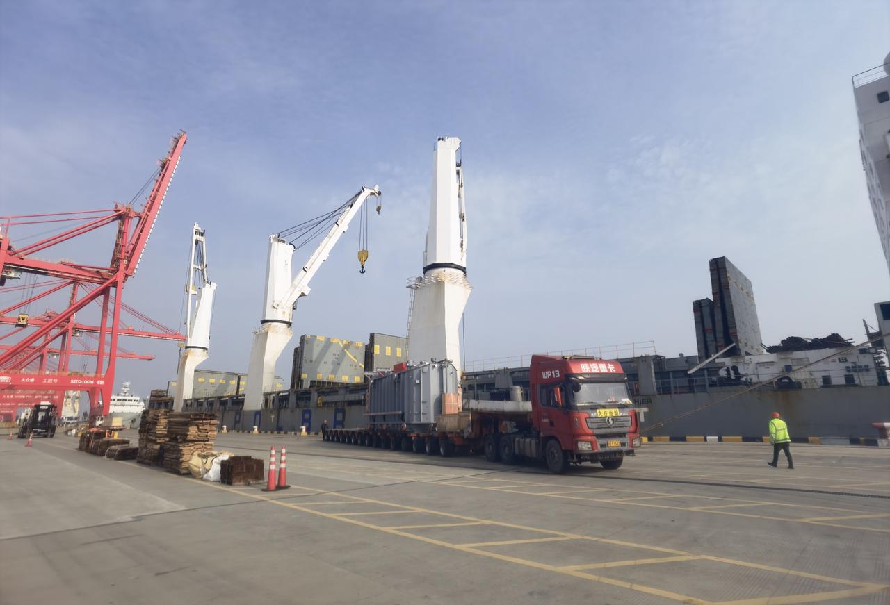 chint 165-ton transformer transported by heavy-duty truck at port terminal