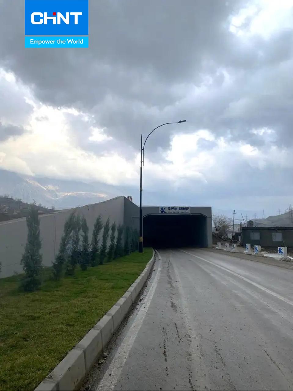 Off-grid solar street light illuminating the access road to the Soran–Khlefan tunnel in Iraq, supporting safer travel in harsh mountain conditions.